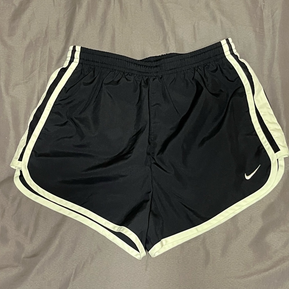 🌹 Nike athletic shorts black with light mint green trim size XS women’s